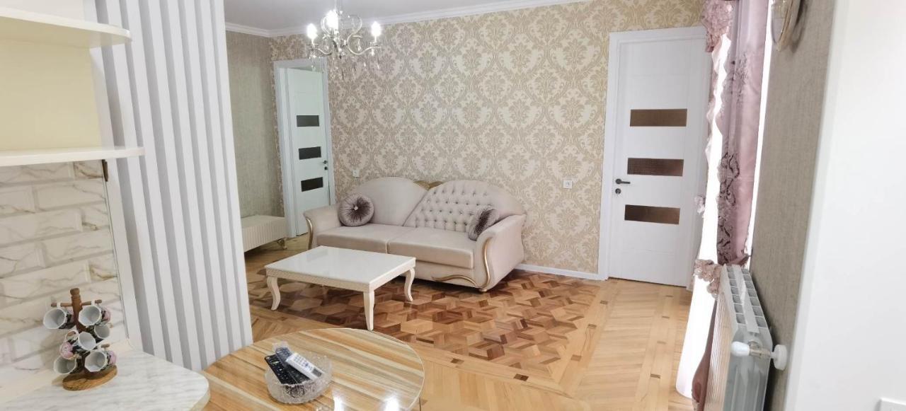 Nano'S Apartament-2 Kutaisi Eksteriør bilde
